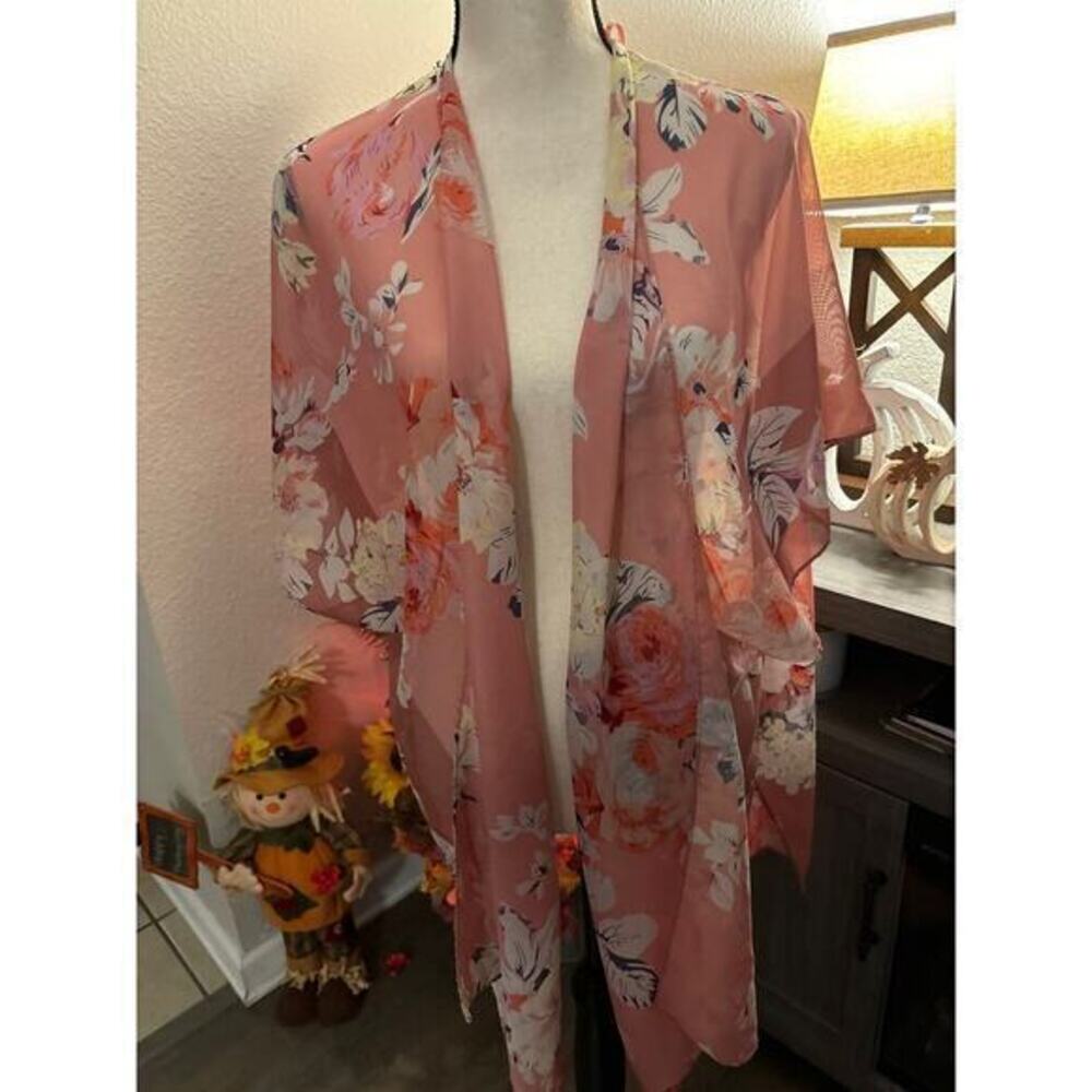 David & Young pink floral wrap